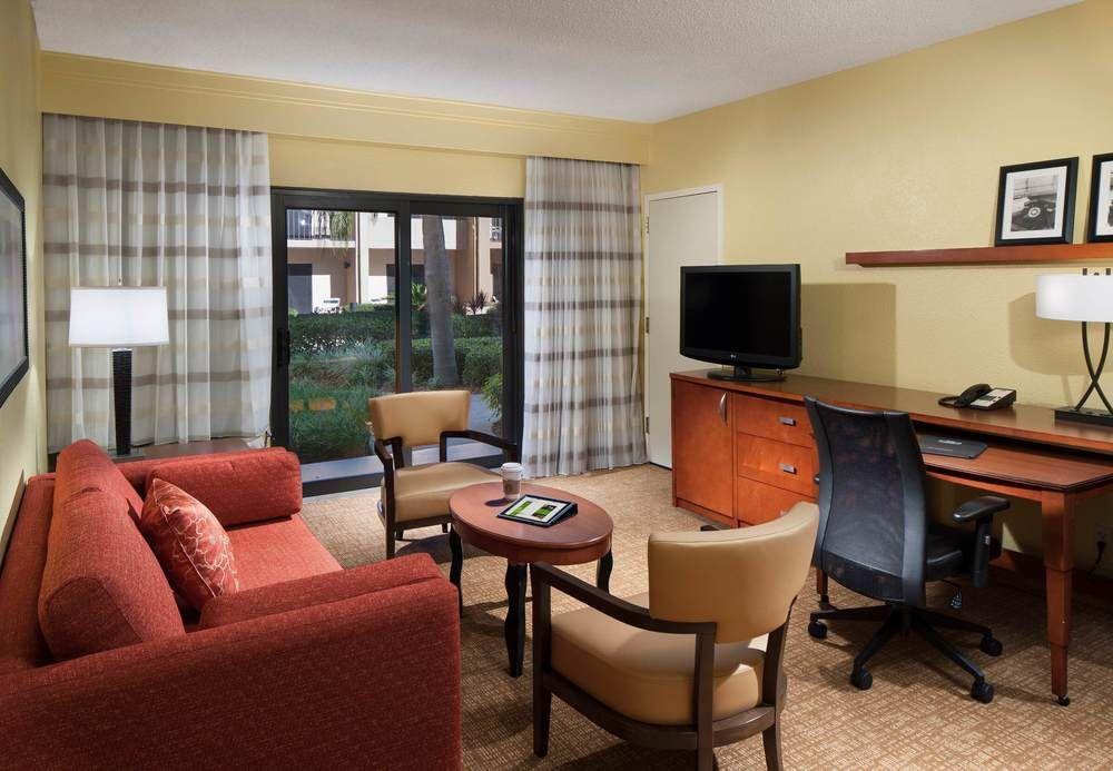 Courtyard Fort Myers Cape Coral Exterior photo