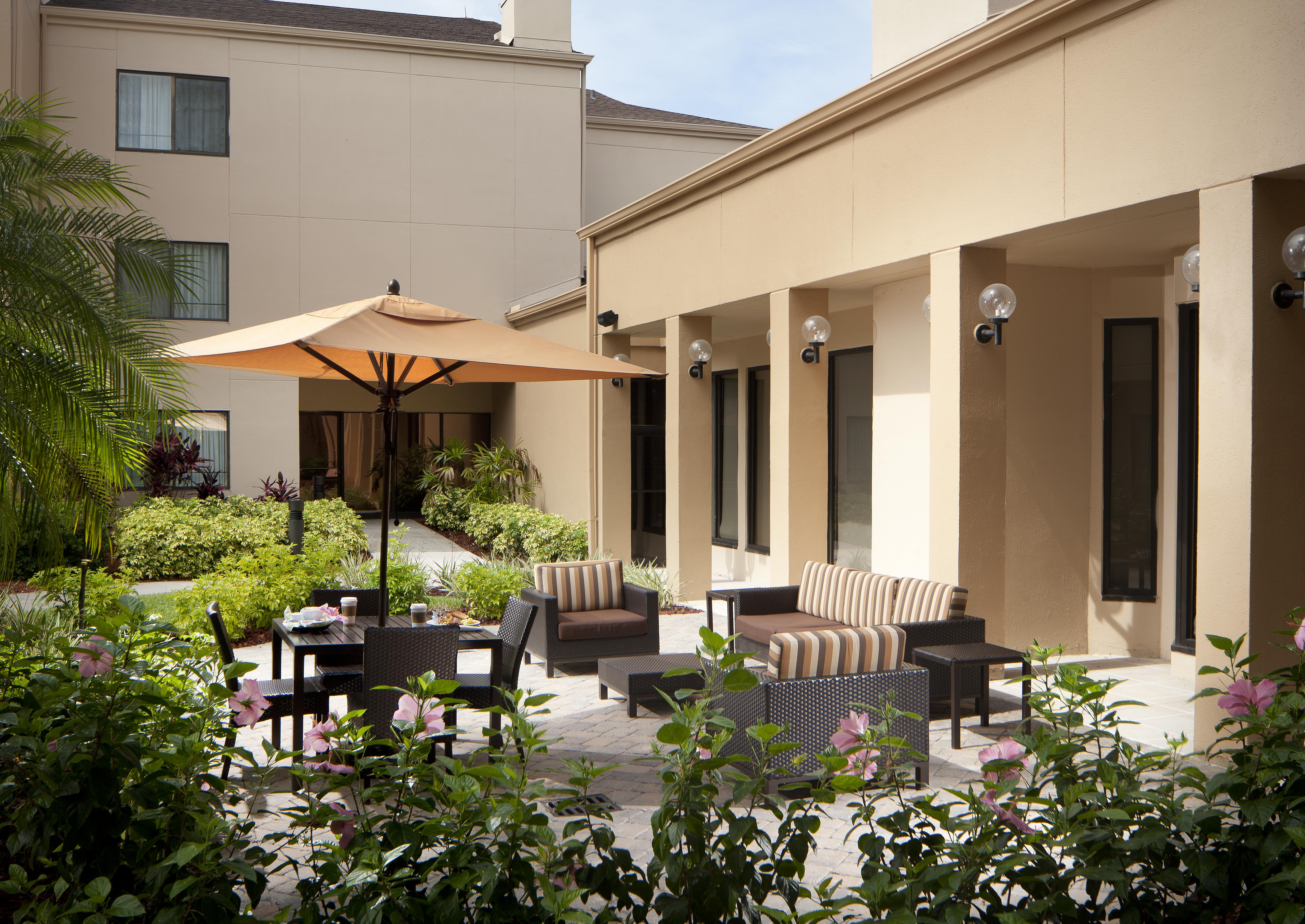 Courtyard Fort Myers Cape Coral Exterior photo