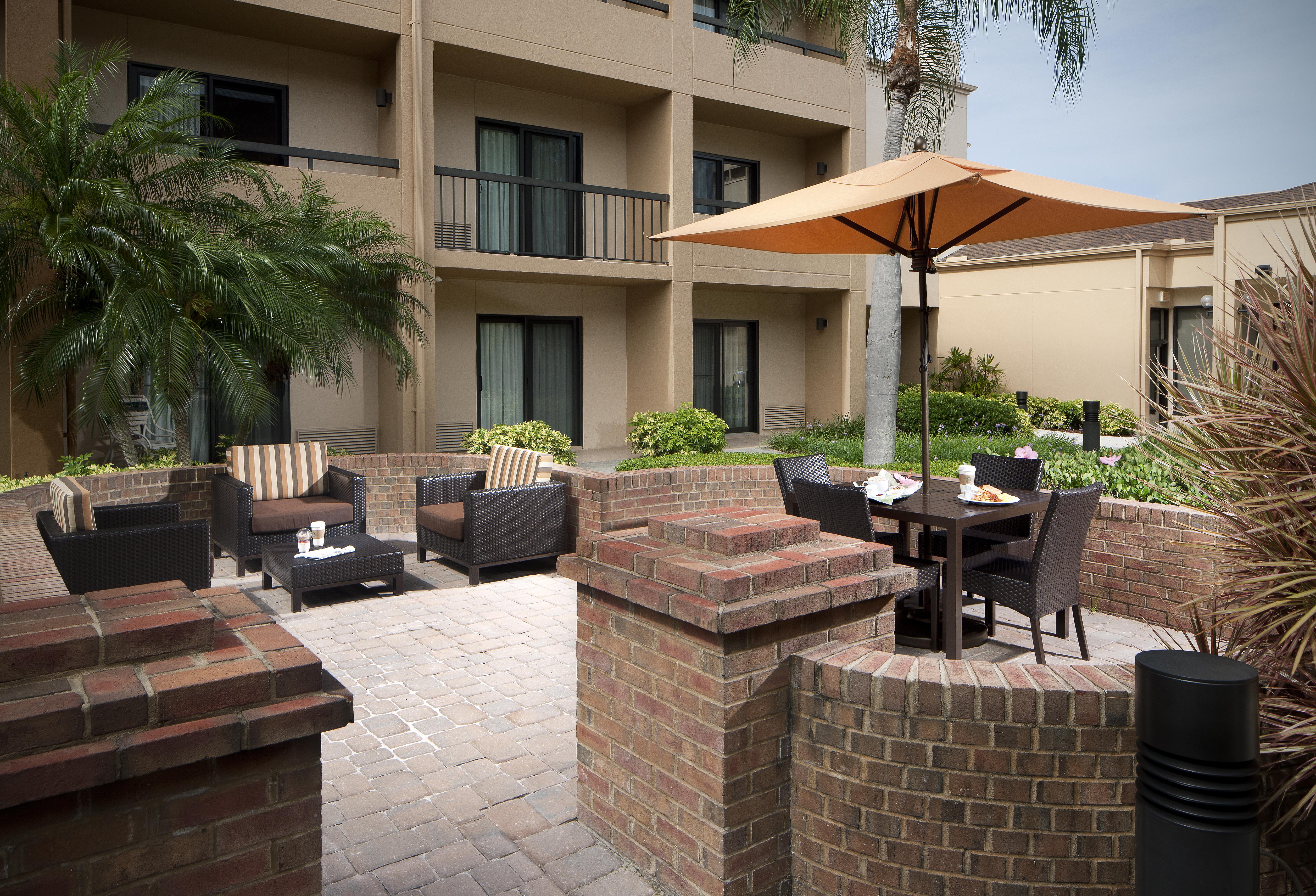 Courtyard Fort Myers Cape Coral Exterior photo