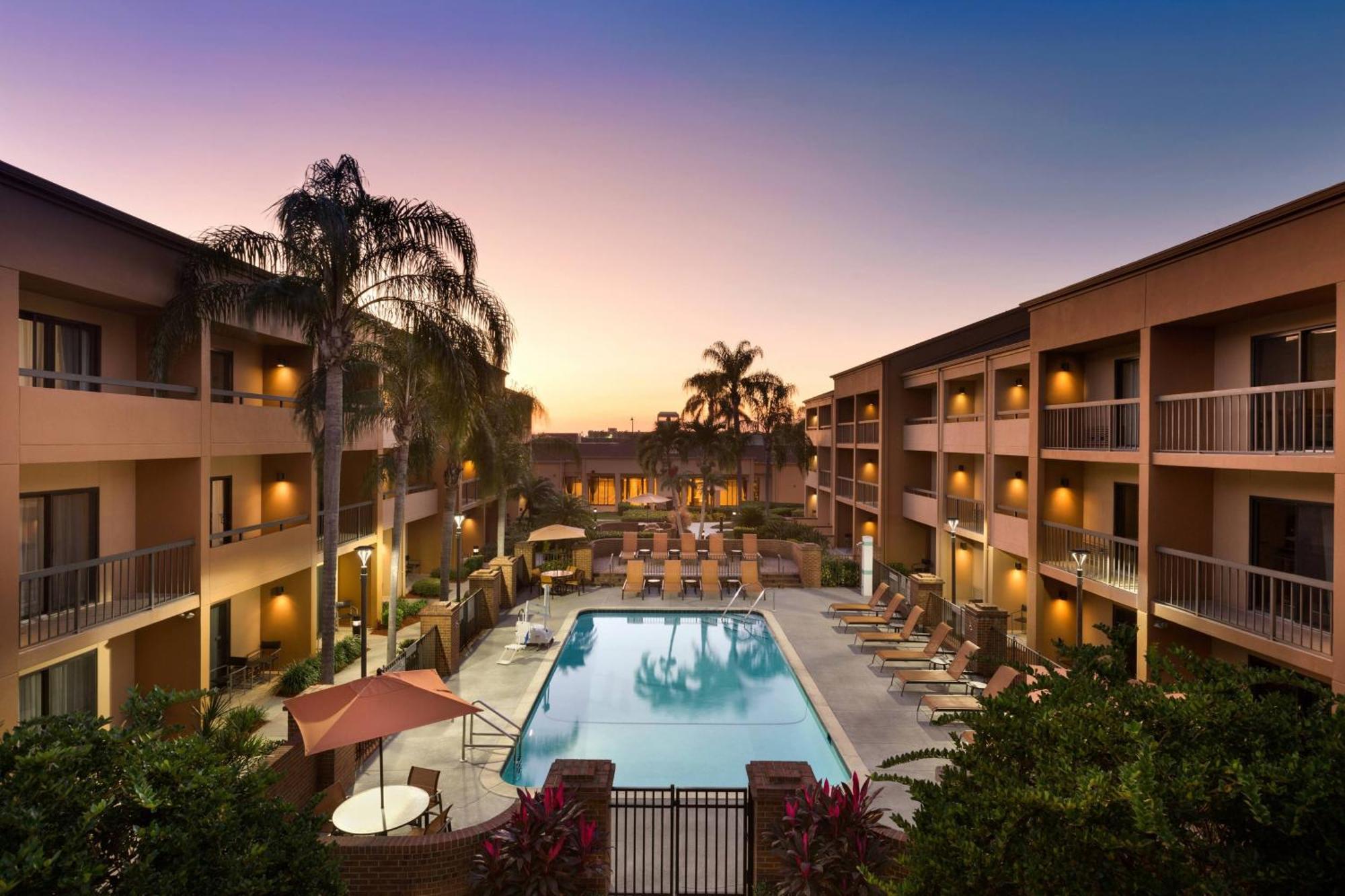 Courtyard Fort Myers Cape Coral Exterior photo