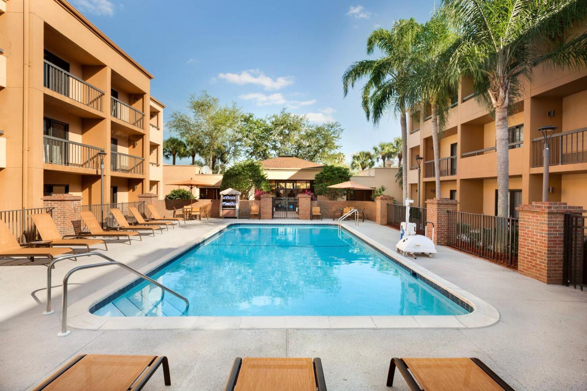 Courtyard Fort Myers Cape Coral Exterior photo