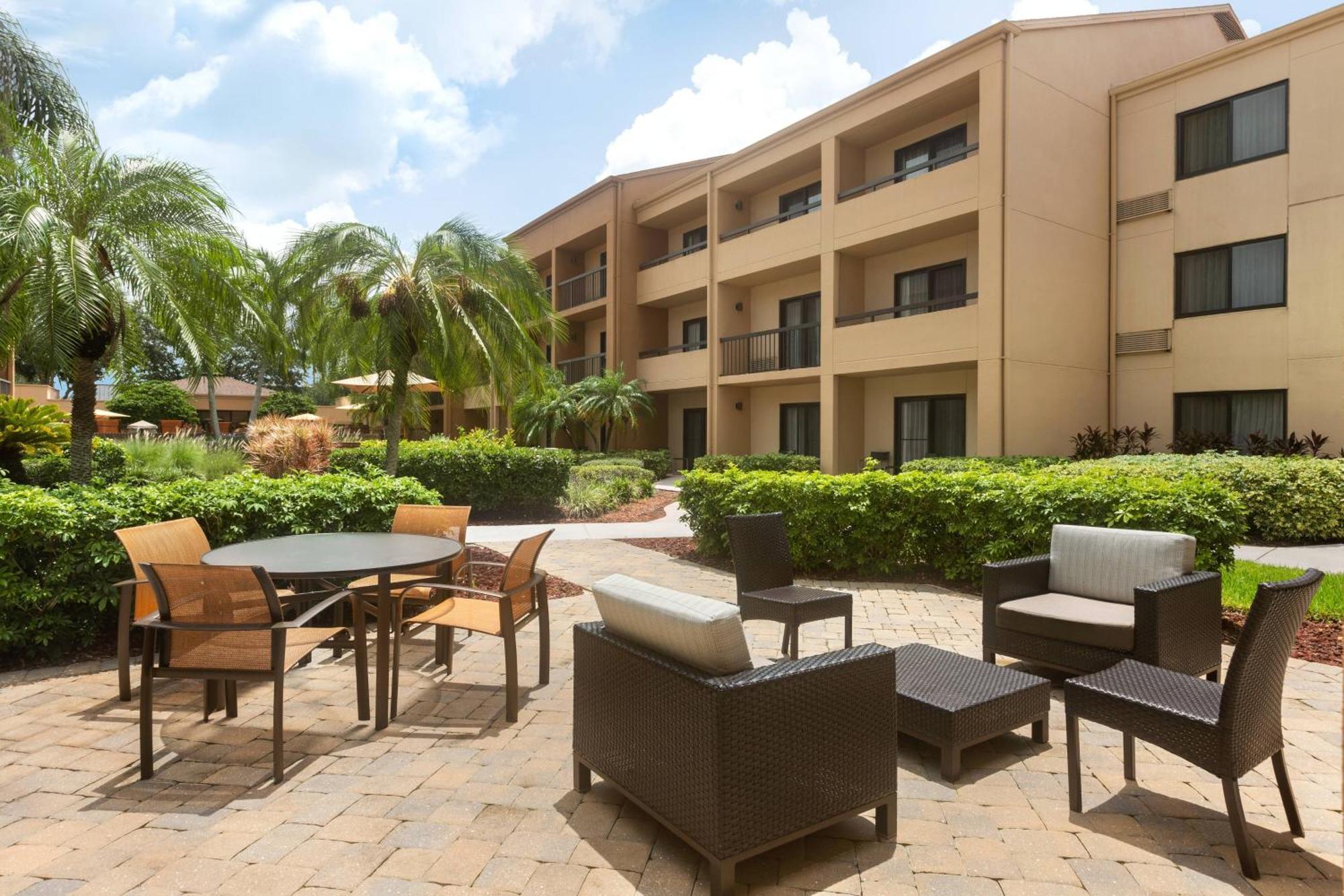 Courtyard Fort Myers Cape Coral Exterior photo