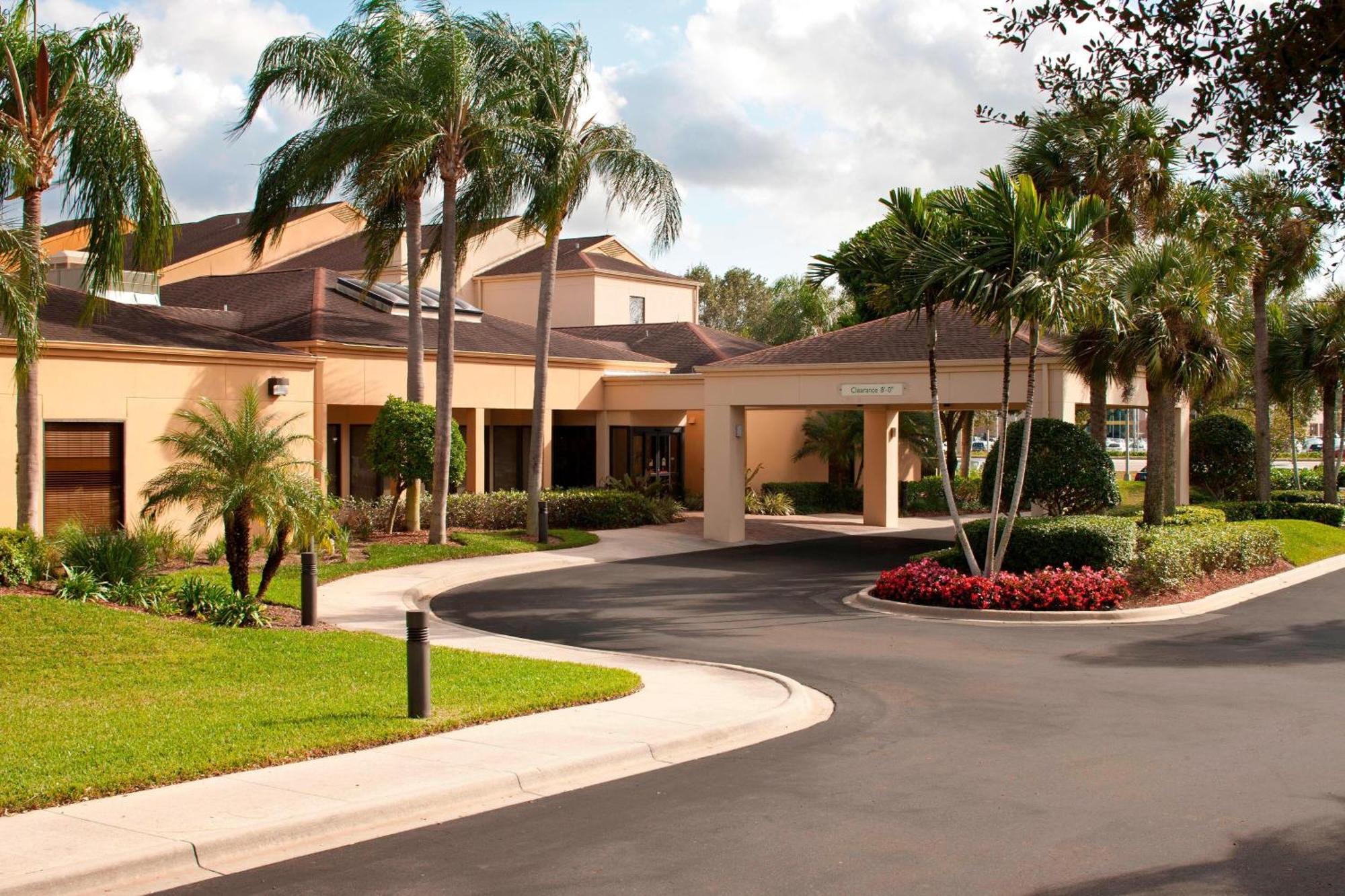 Courtyard Fort Myers Cape Coral Exterior photo